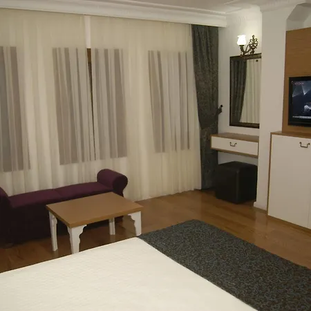 Jakaranda Hotel 3*