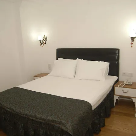 Jakaranda Otel 3*