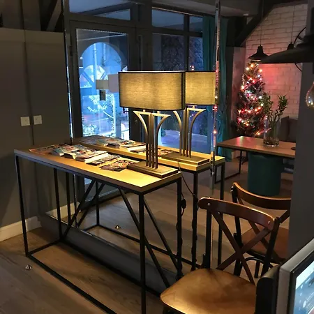 Jakaranda מלון 3*