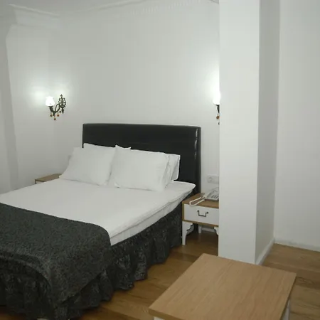 Jakaranda Hotel