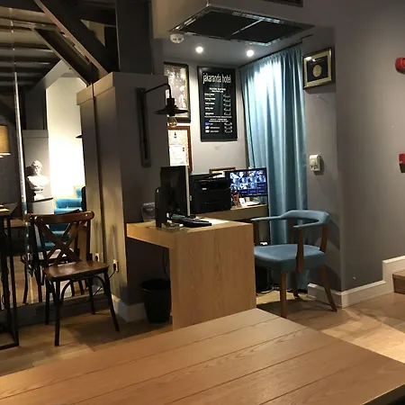 Jakaranda Hotel 3*