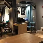 Jakaranda 酒店 3*