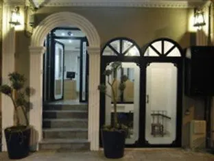 Jakaranda Hotel 3*