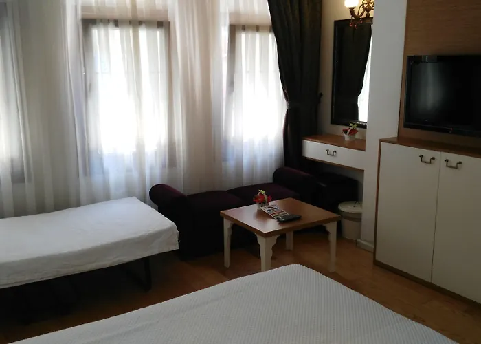 Jakaranda Hotel